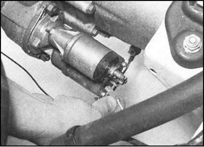 2. Снимите резиновый защитный чехол и отсоедините…