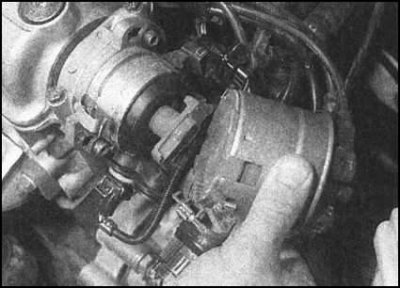 ... снимите крышку и отведите ее в сторону вместе…