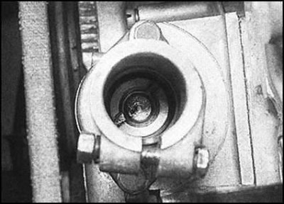 1. Удостоверьтесь, что двигатель по-прежнему…