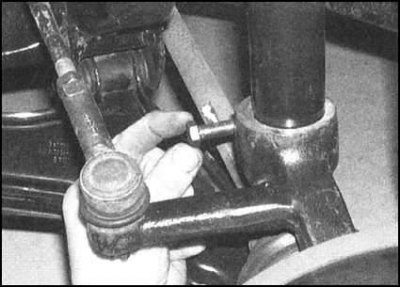 4. На всех моделях отдайте гайку и извлеките…