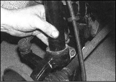 5. При помощи монтировки осторожно опустите…