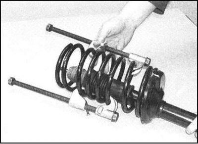 ...дистанционную втулку и верхнюю тарелку…