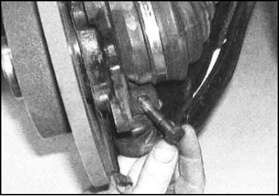 3. На всех моделях отдайте гайку и извлеките…