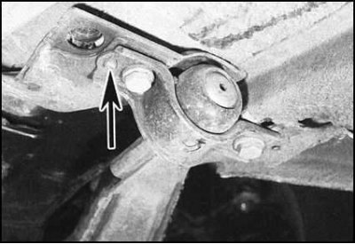 ...снимите с болтов пружинные шайбы - при сборке…