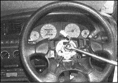 5. Отдайте крепежную гайку, снимите шайбу и…