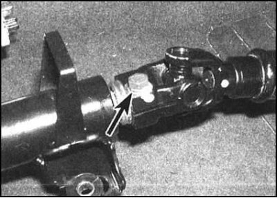 3. Выверните стяжной болт и отделите…