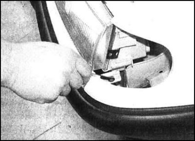 Снятие и установка переднего бампера