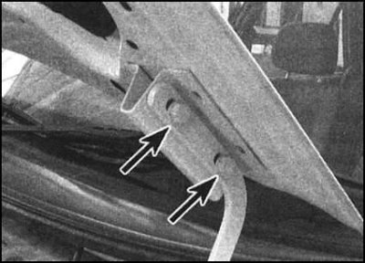 3. Попросите помощника подержать крышку и…