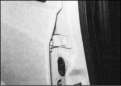 1. Маркером обведите каждую из петельных планок…