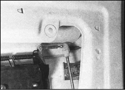 2. Отсоедините исполнительный шток от…