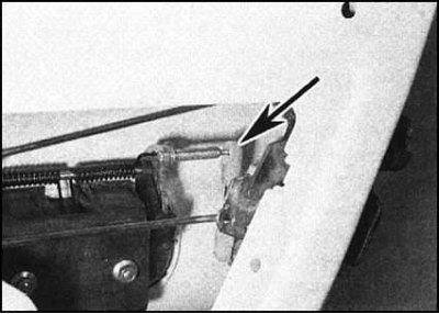 2. Отсоедините исполнительный шток от…