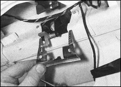 3. Отсоедините от кнопки исполнительный шток и…