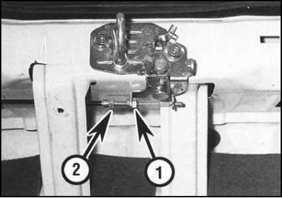 Ударник замка должен надежно фиксировать дверь…