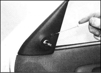 3. Поддев, снимите декоративную заглушку, отдайте…