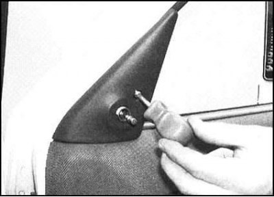 3. Поддев, снимите декоративную заглушку, отдайте…