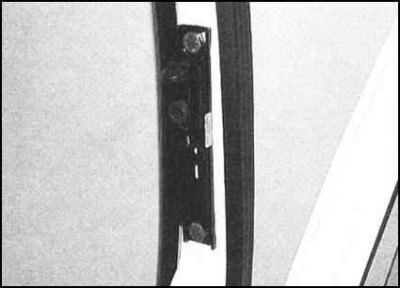 5. В случае необходимости выверните крепежные…