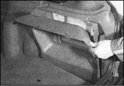 9. Аккуратно снимите рукоятку с рычага отпускания…