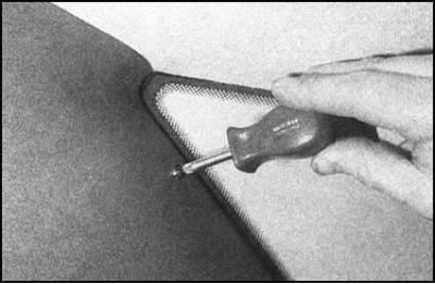 9. Аккуратно снимите рукоятку с рычага отпускания…