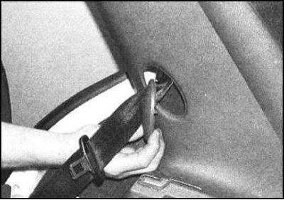 12. Отделите от кузова панель отделки задней…