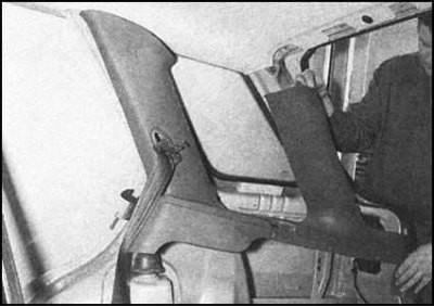 12. Отделите от кузова панель отделки задней…