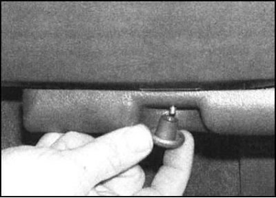 5. Выверните фиксатор и высвободите монтажный…