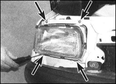 4. На всех моделях выверните верхние и нижние…