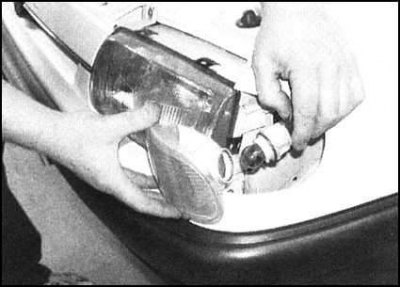 2. Поверните и извлеките патрон с установленной в…