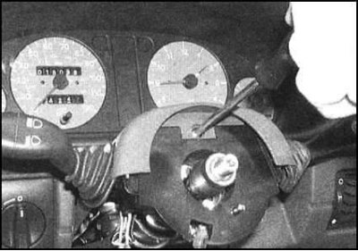 2. Отыщите закрепленный на картере РКПП конец…