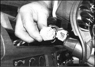 9. В случае необходимости отпустите фиксаторы и…