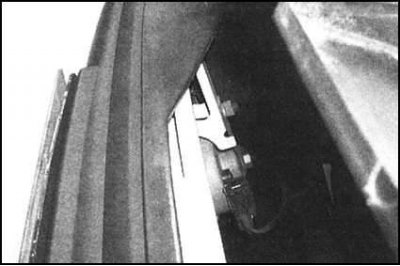 2. На всех моделях под передним бампером…