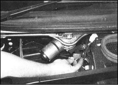 1. Отсоедините от приводного мотора…