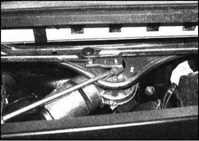 3. Выверните крепежные болты и снимите сборку…