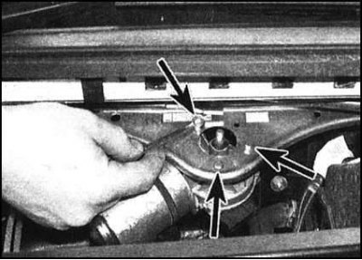 Сборка электромотора с приводными тягами