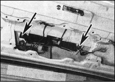 5. Выверните крепежные болты и снимите…