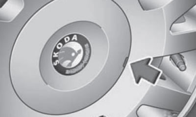 6b. Снятие колпака ступицы колеса