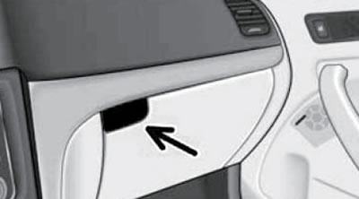 12.7а. Кнопка открывания главного вещевого ящика