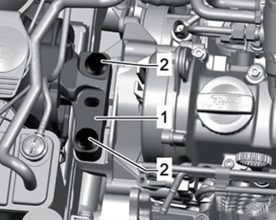 5.26а. Болты правого кронштейна (на двигателе)