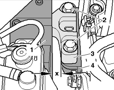 23.21а. Болты (2) правого кронштейна двигателя