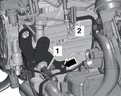 39.12. Снятие вакуумного шланга (2)