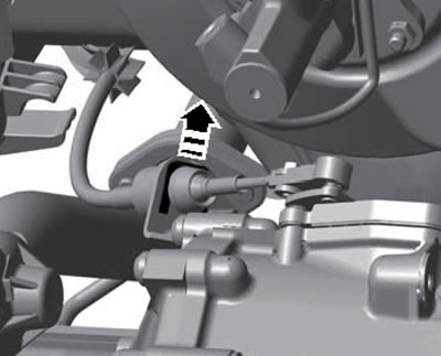 4.5. Высвобождение троса селектора из держателя