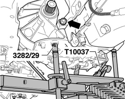 4.25. Последний болт крепления DSG